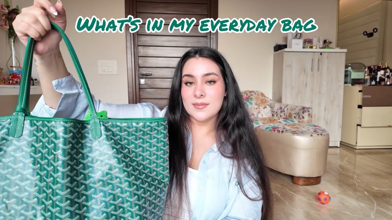 What’s in my everyday bag 💚 || Khushi Sakhuja 