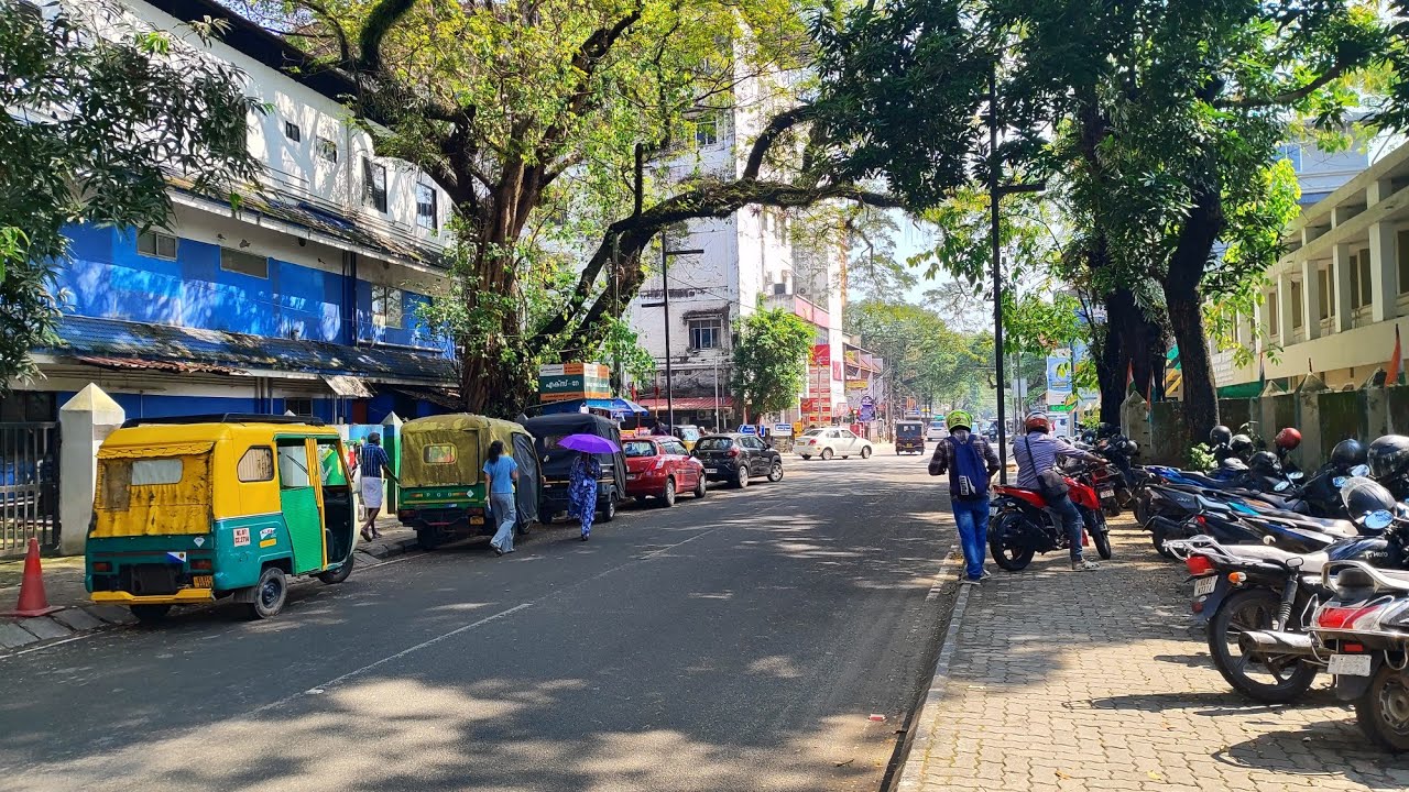 Walking tour in india hospital Rd Ernakulam 19 November 2025