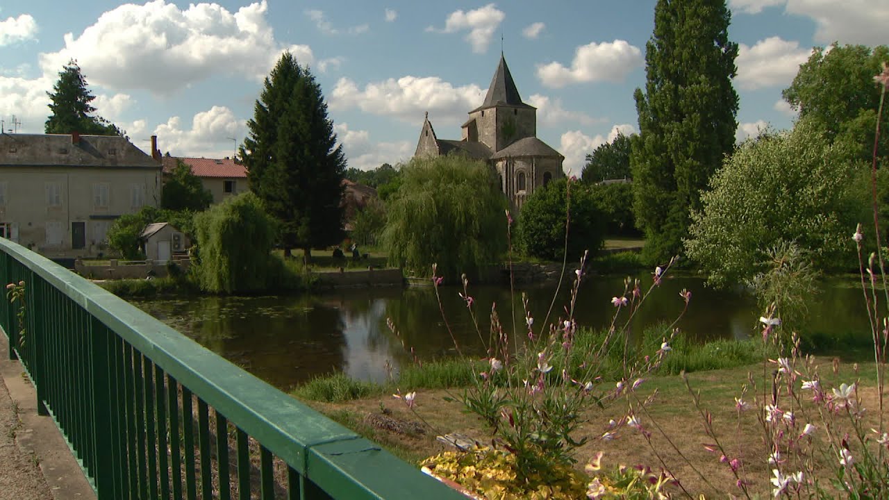 Un jour un village : Jazeneuil dans la Vienne