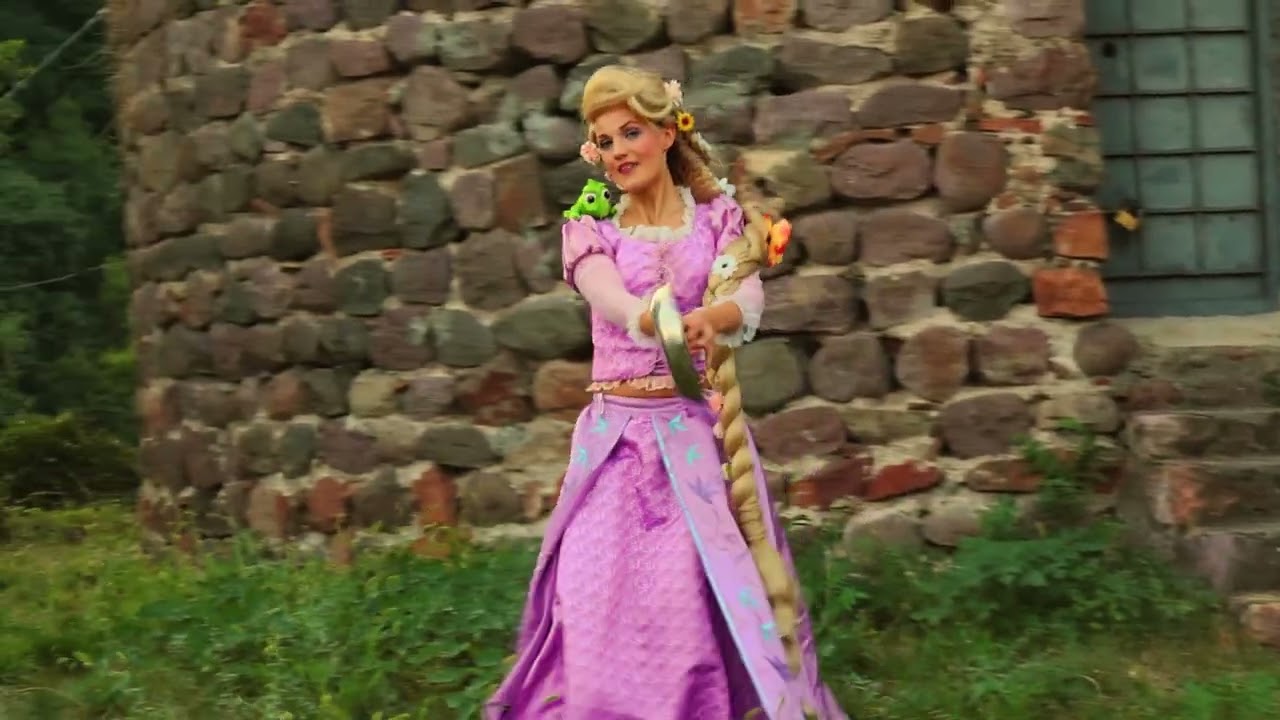 When Will My Life Beginn   Rapunzel Cosplay By Carina Elice´  Song By Mandy Moore From Tangled