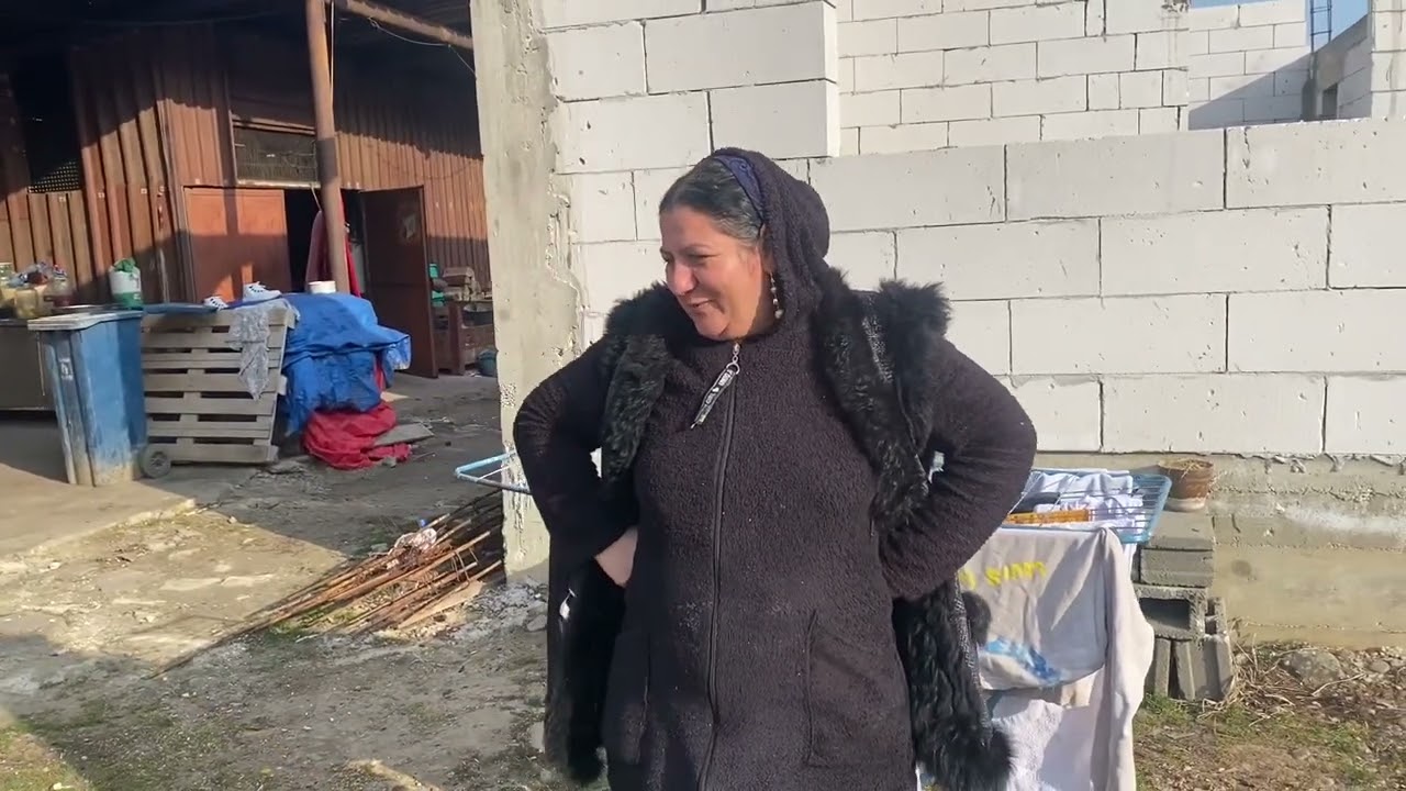 A VENIT PESTE NOI GĂINA CU FARMECE