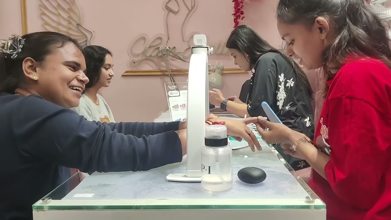 Nail art me Kitan time laga diya isne🙄🥱😤 @bhaiyajikivideo1 #vlog #nailart #nails #naildesign 