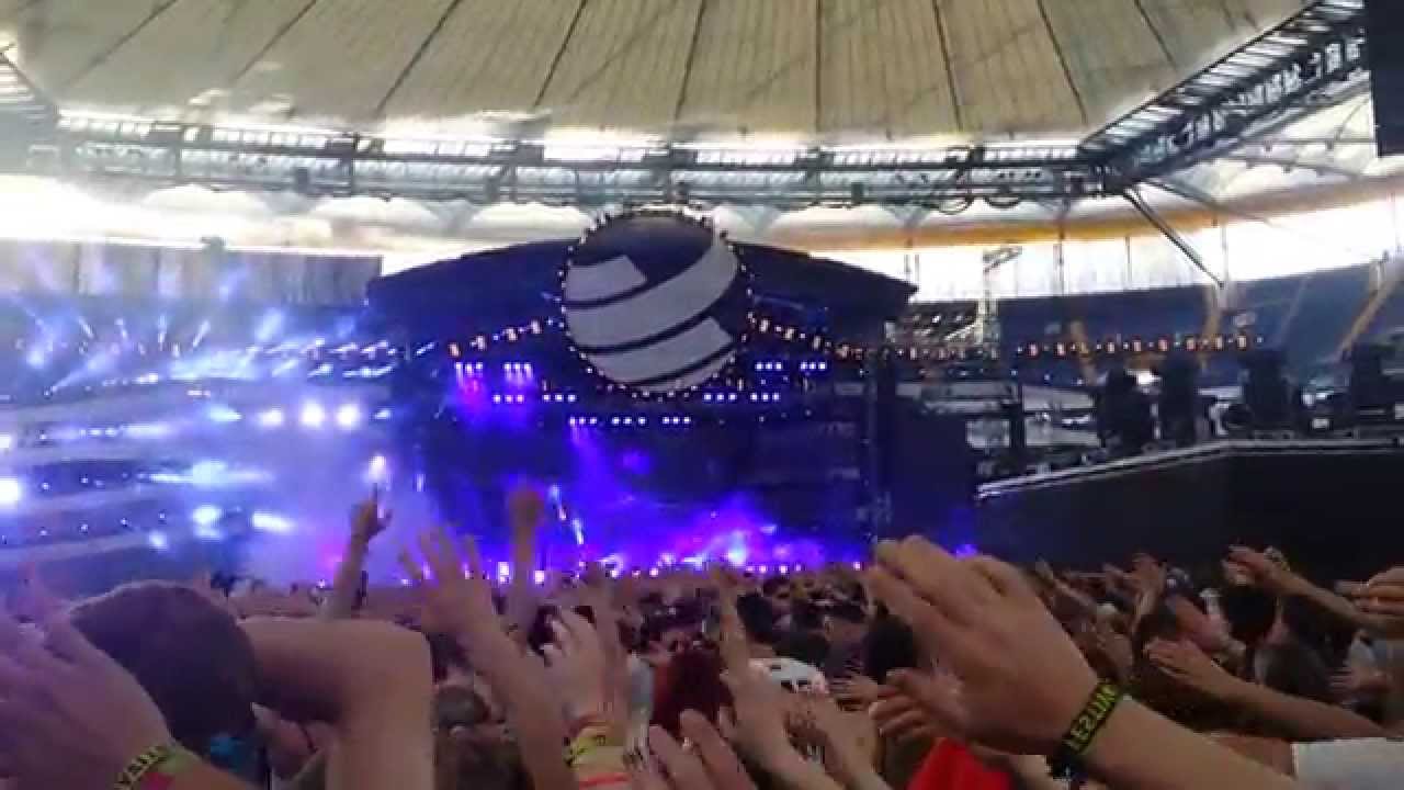 Hardwell playing 'Pingpong/Tremor' live at BigCityBeats World Club Dome 2015
