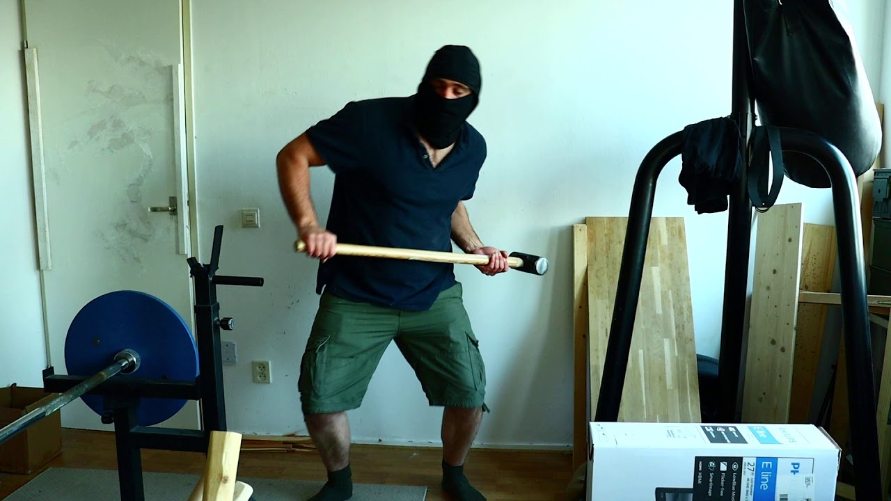 Sledgehammer, demolition tool, breaching tool and improvised weapon 02