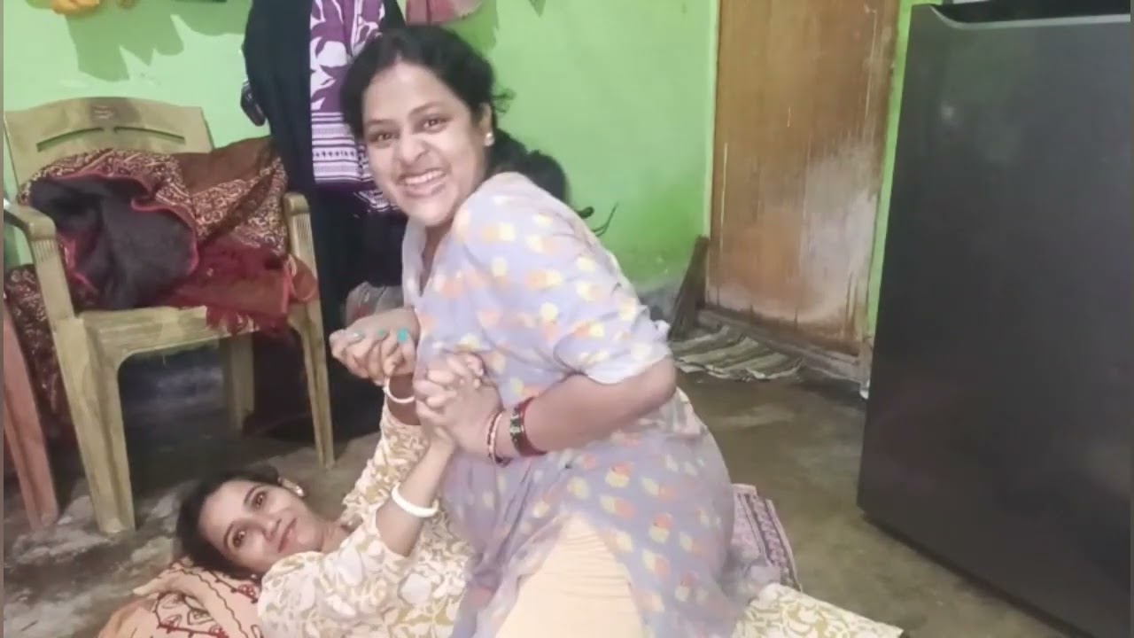 kya kar rahi hu dono milke funny video 😂🤣 #funny #funnyvideo #funnyvideo #comedyvideos #comedy 