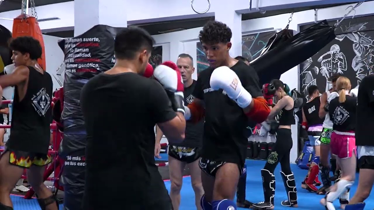 Entreno conjunto muay-thai & K-1 escuelas JM - Rajafit - Wat thai - Nuk Soo. Nuk Soo gym julio 2.024