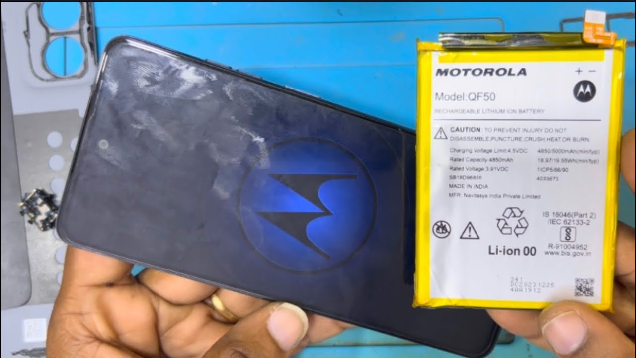 Moto g04 battery problem / moto g04 battery replacement / Motorola g04 battery change /how to change