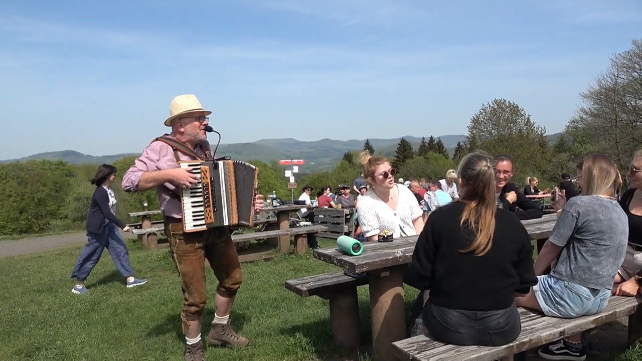 1. Mai 2024 Rucksackmusikanten Interview mit superbikebox  am #würzburgerhaus