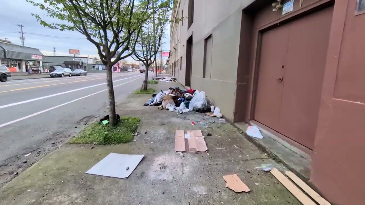 Portland Oregon Walk in the SE Part of Town 