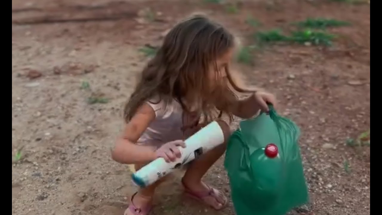 Este homem dá uma recompensa pela honestidade desta criança, ele só nunca imaginou que ela iria....