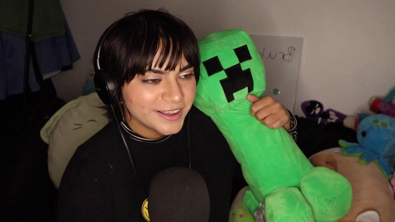 [ASMR] My Favorite Plushies (Fabric Sounds, Scratching, Tapping)