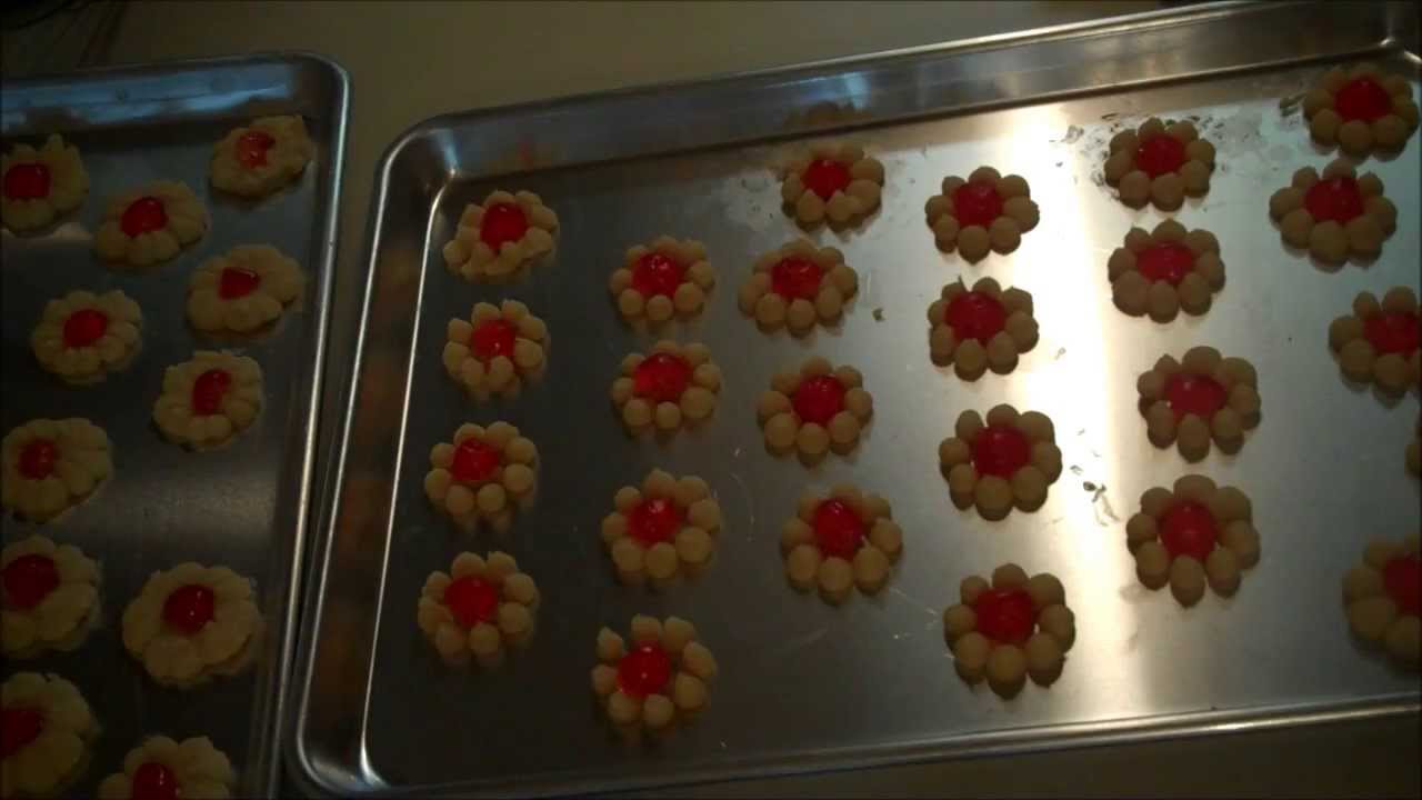Aunt Duddie Makes Swedish Spritz with Sawa and Wilton Cookie Presses