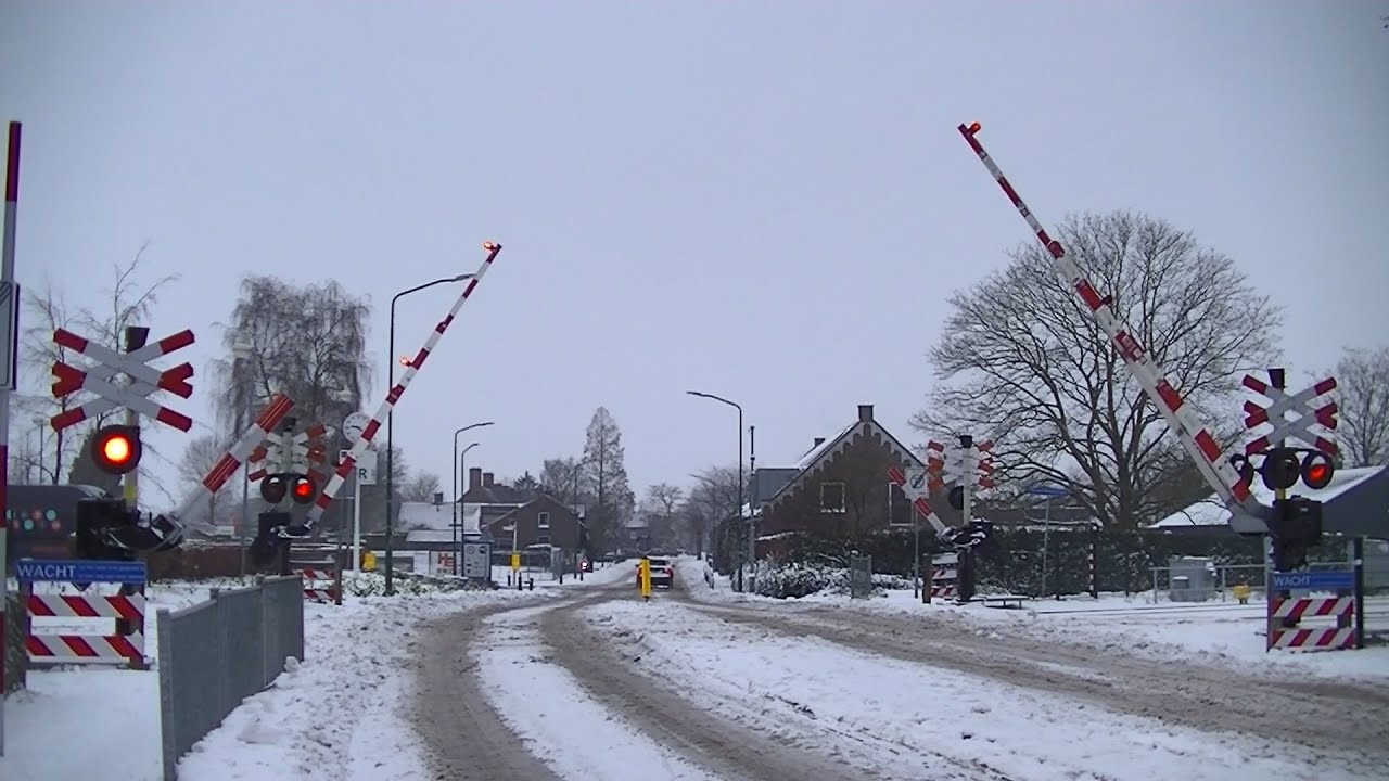 Spoorwegovergang Cuijk // Dutch railroad crossing