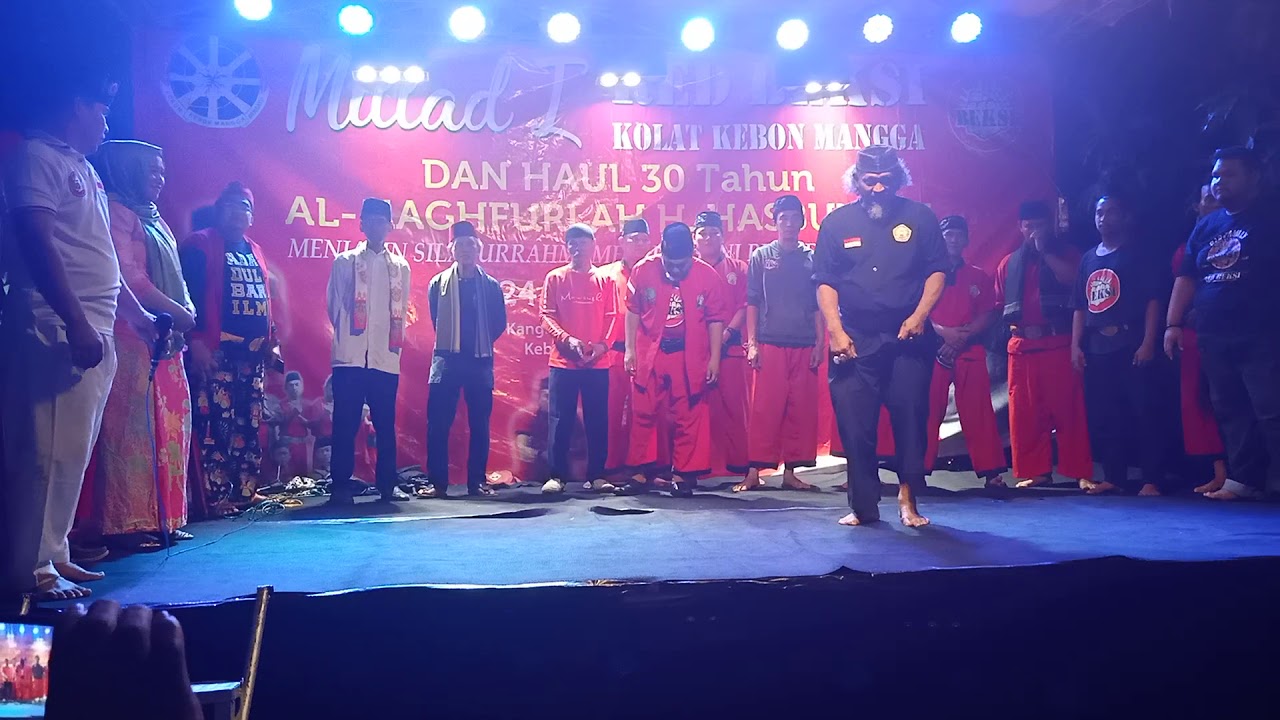 Penampilan para dewan guru beksi dan bang ubay dari (BEKSI PETIR)
