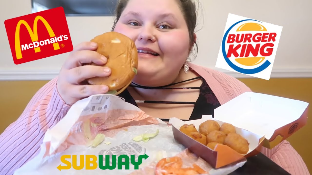 Amberlynn Reid eating FAST FOOD