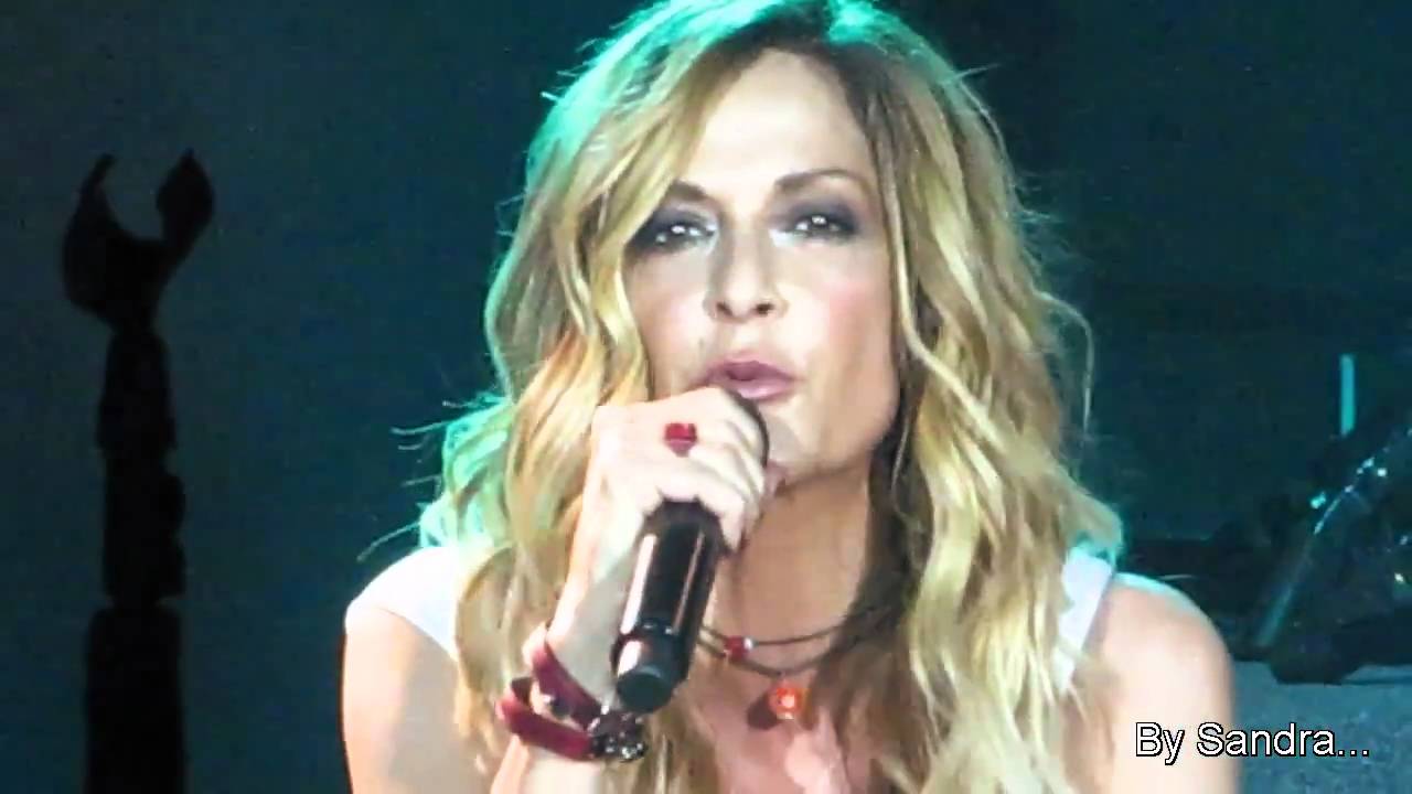 Anna Vissi - Min psaxneis tin agapi Live @ Pavilion Hall !