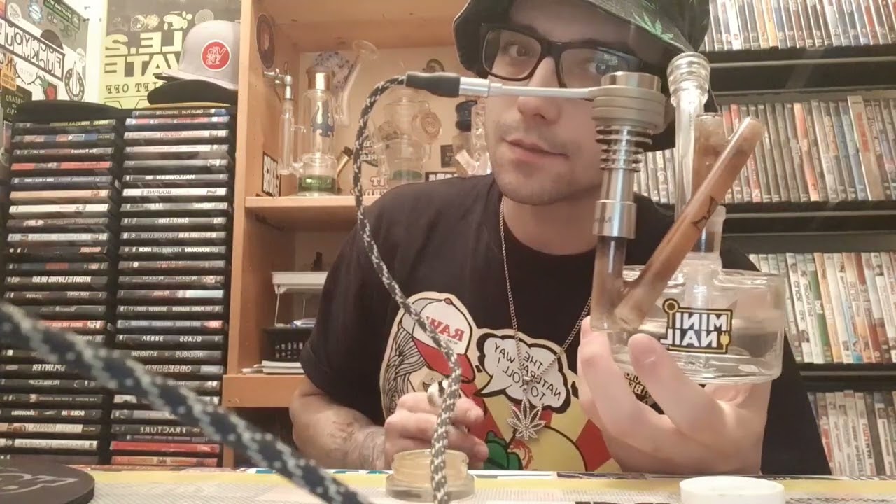 @MiniNail OFFICIAL REVIEW!!! space needle dabber!!! Purr glass x MiniNail puck rig!!!