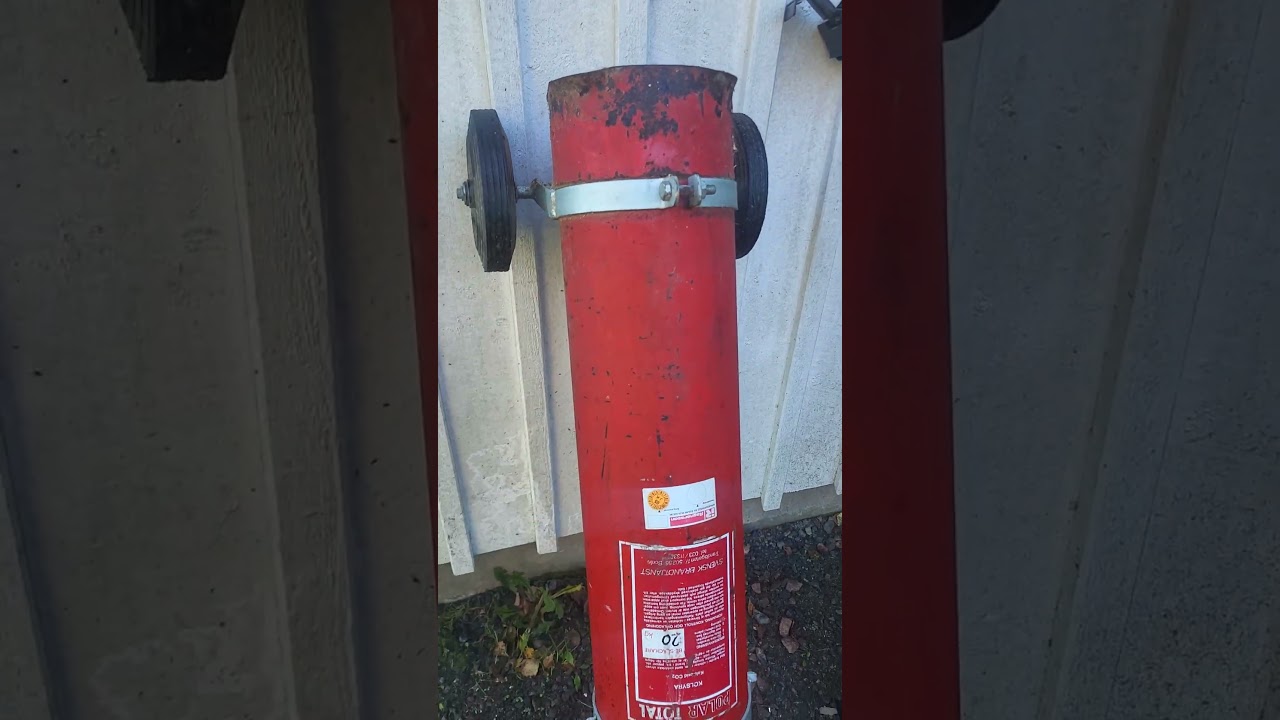 Co2 shielding gas for mig welding: reusing a old fire extiguisher #welding #welder #co2