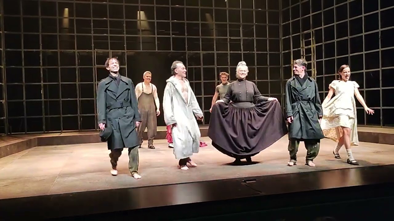 SALUDO 🎭LOS CUERNOS DE DON FRIOLERA 🎭. DIRIGE AINHOA AMESTOY. TEATROS DEL CANAL. 07/03/25
