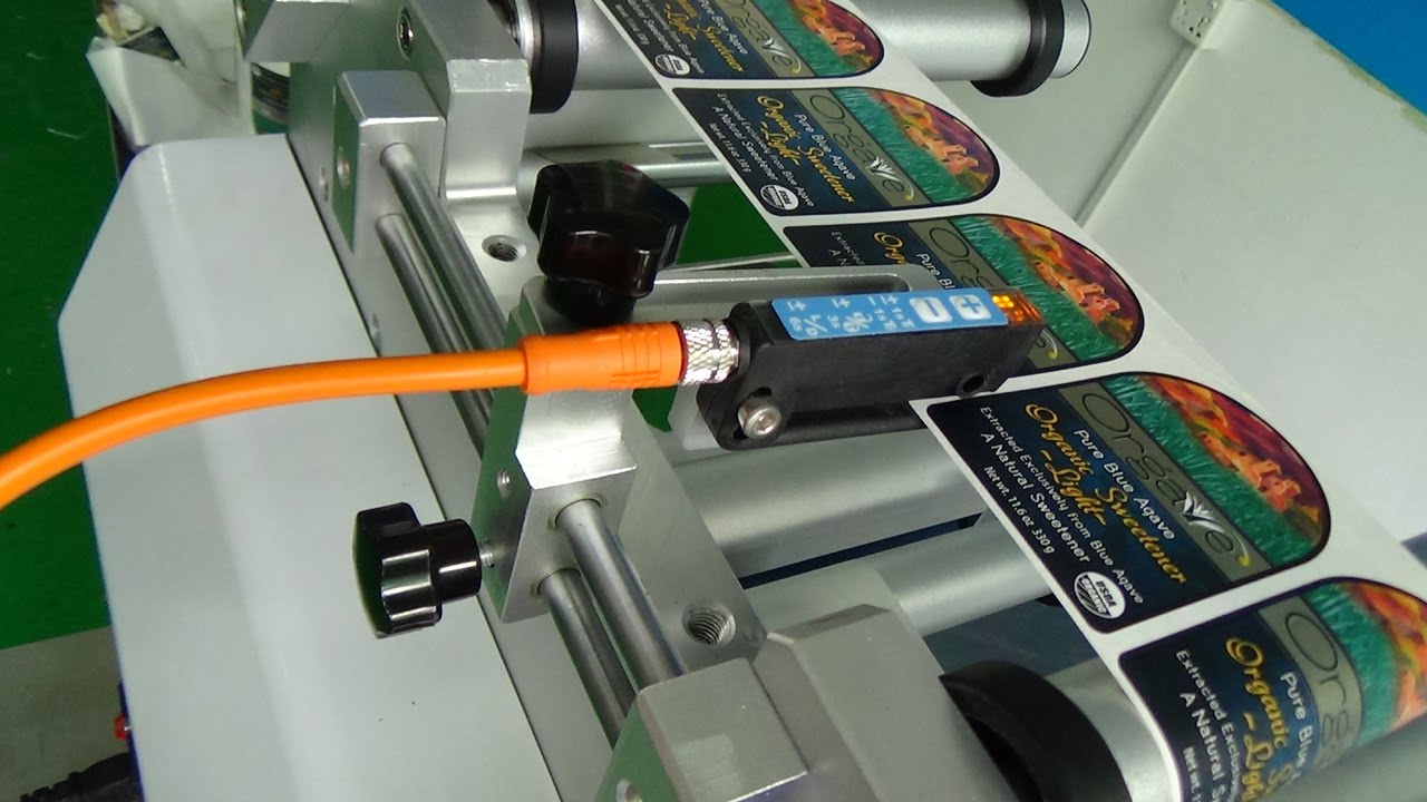 double face labeling machine semi automatic rolling labeller flat bottles бутылки маркировки машины