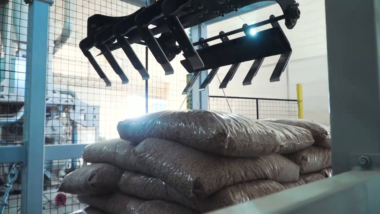 Paletyzer worków Maral-Tech. Paletyzacja pelletu. Automatyzacja produkcji. Robot do układania worków