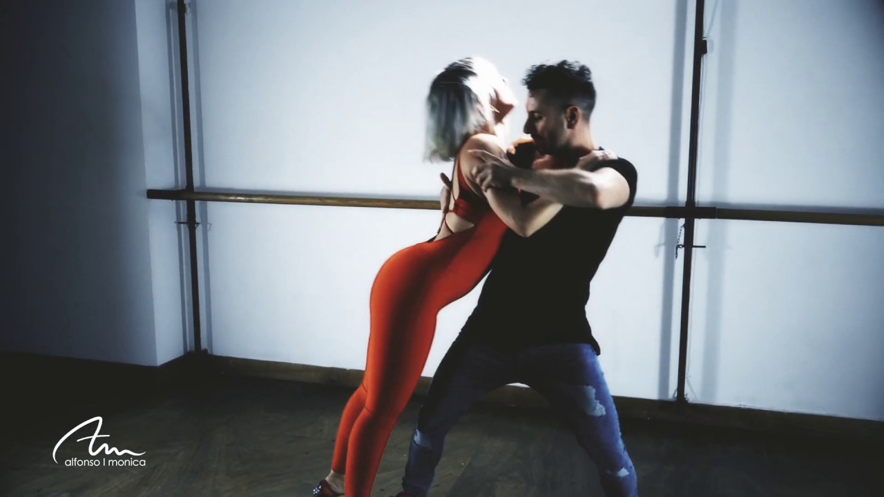 Darte un Beso - Prince Royce | Básicos de Bachata | Alfonso y Mónica