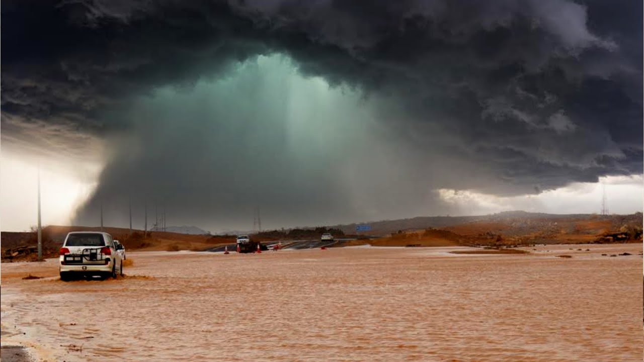 Tsunami from heaven ! ⚡️⚡️ Crazy rain bomb 'wet microburst&rsquo; over Oman, Yaqoub, Ibri