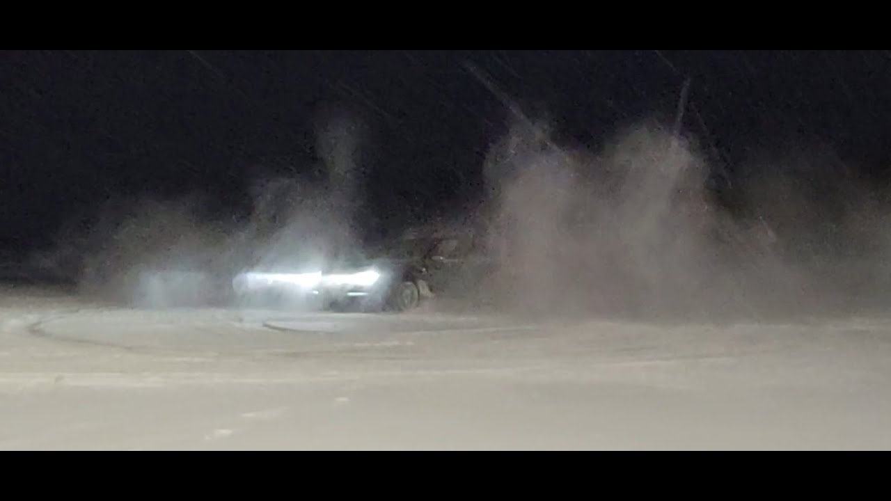 Audi S6 V10 RIPPIN in the snow!