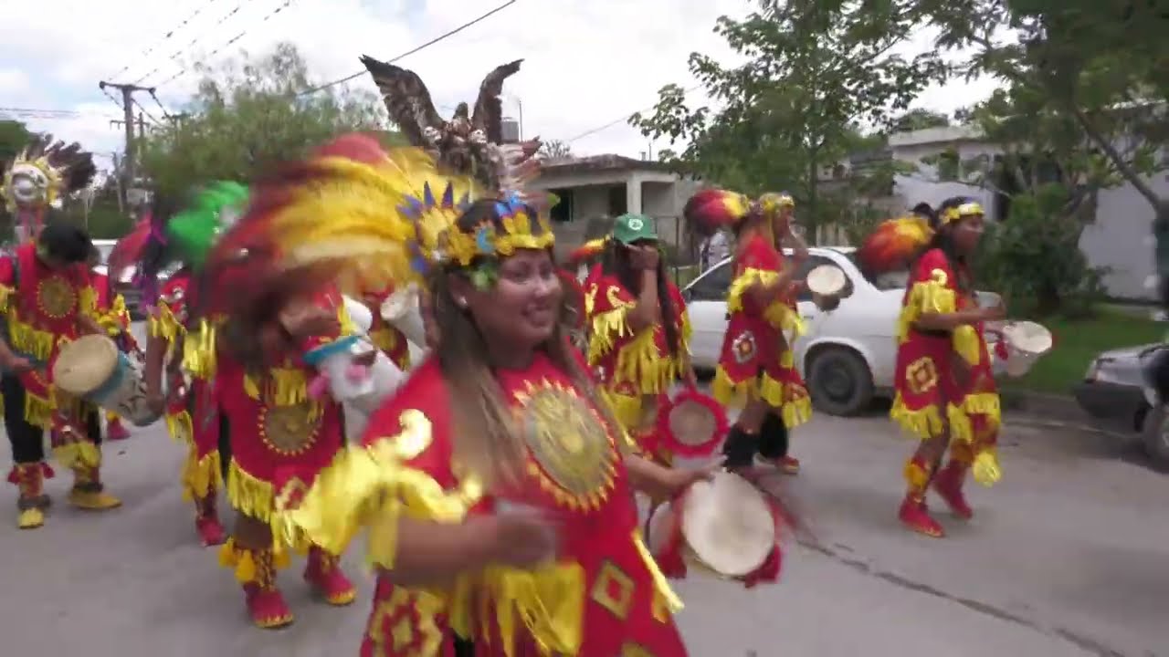 Caravana de carnaval y fiesta musical en la plaza 8 de diciembre en La Silleta