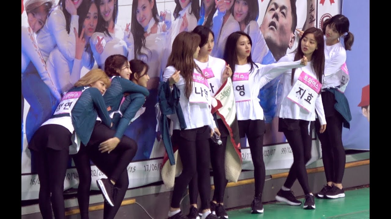 180115 아육대 엔딩 현수막 기념사진 찍는 트와이스