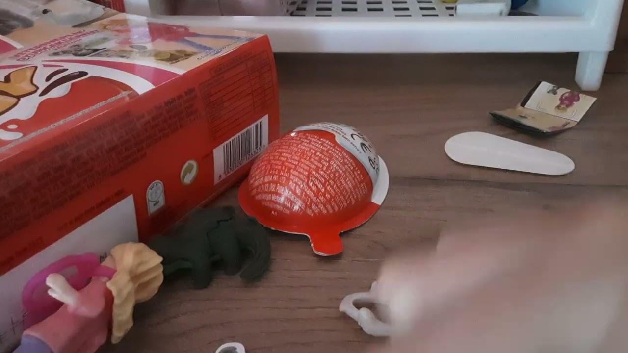 Sürpriz yumurta açılımı yaptık .Çok değişik ve çok güzel oyuncaklar çıktı