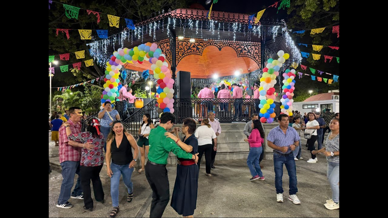 Baile en el Parque de la Marimba Chiapas