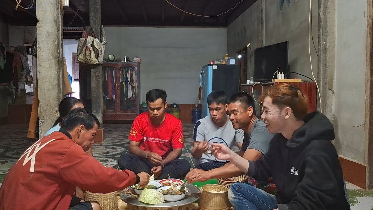 มาเด้อพี่น้องกินเข้าแลงกับต้มยำปลาคอจ้า แช่บๆพี่น้อง