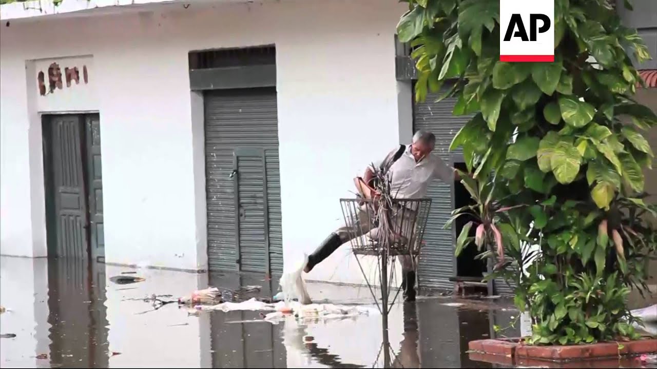 Paraguay - Floods devastate streets in capital | Editor's Pick | 27 Dec 15