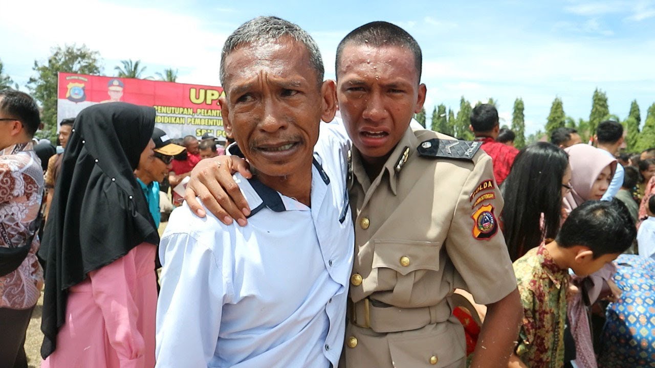 MOMENT PALING MENGHARUKAN SAAT PELANTIKAN SISWA BINTARA POLRI 44