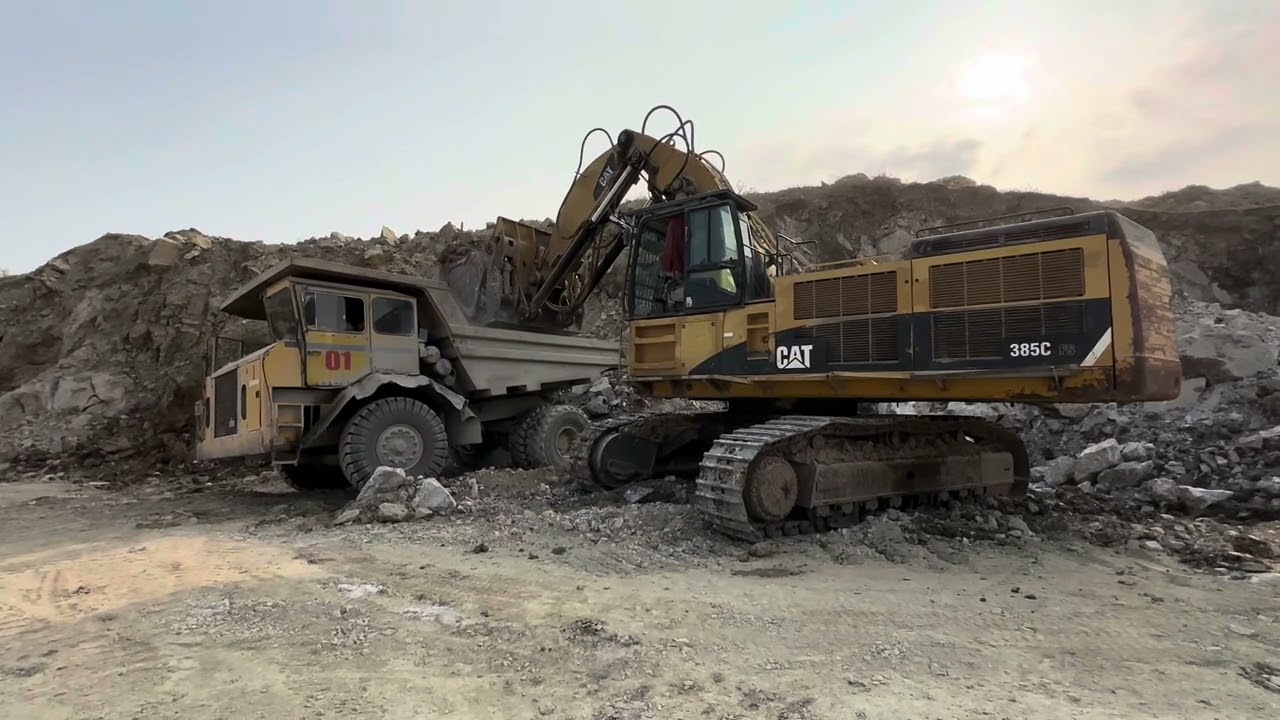 CAT 385C-FS Front Shovel vs VOLVO EUCLID R32 Truck