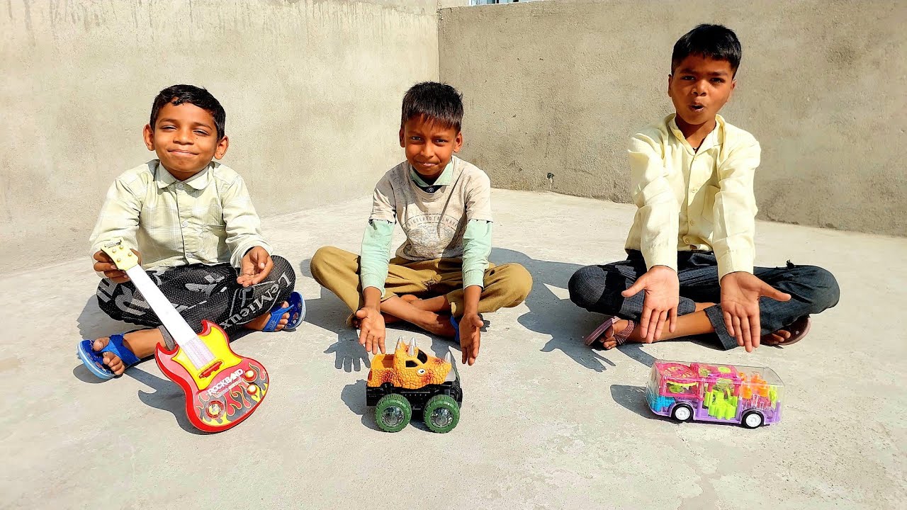 निर्भय ने अपने दोस्तों को नया खिलोना दिया 🤩