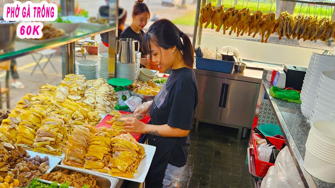 Phở Gà Trống Sài Gòn | Choáng với tô Phở hơn 100K cực đông khách 
