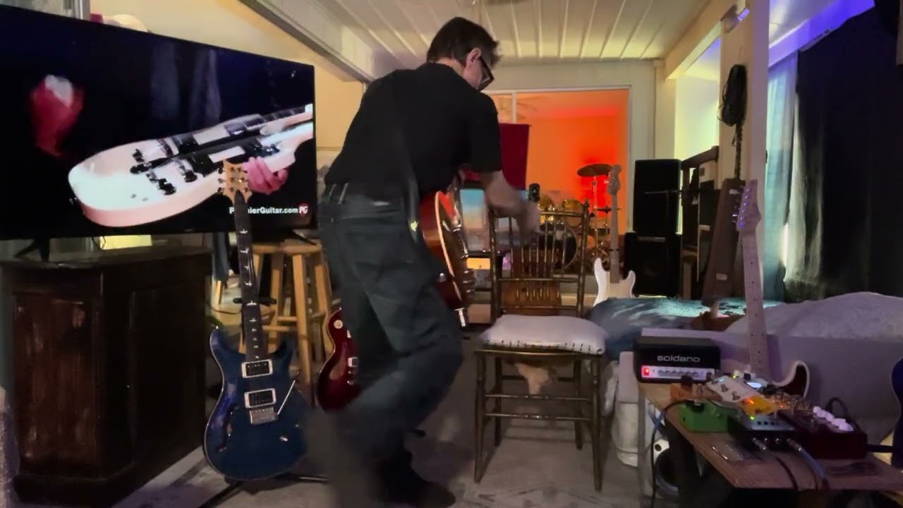Felder from the Eagles,talks,while tommy plays his “sunburst” ‘59 remake.VOS specs🎸’80 heritage Paul