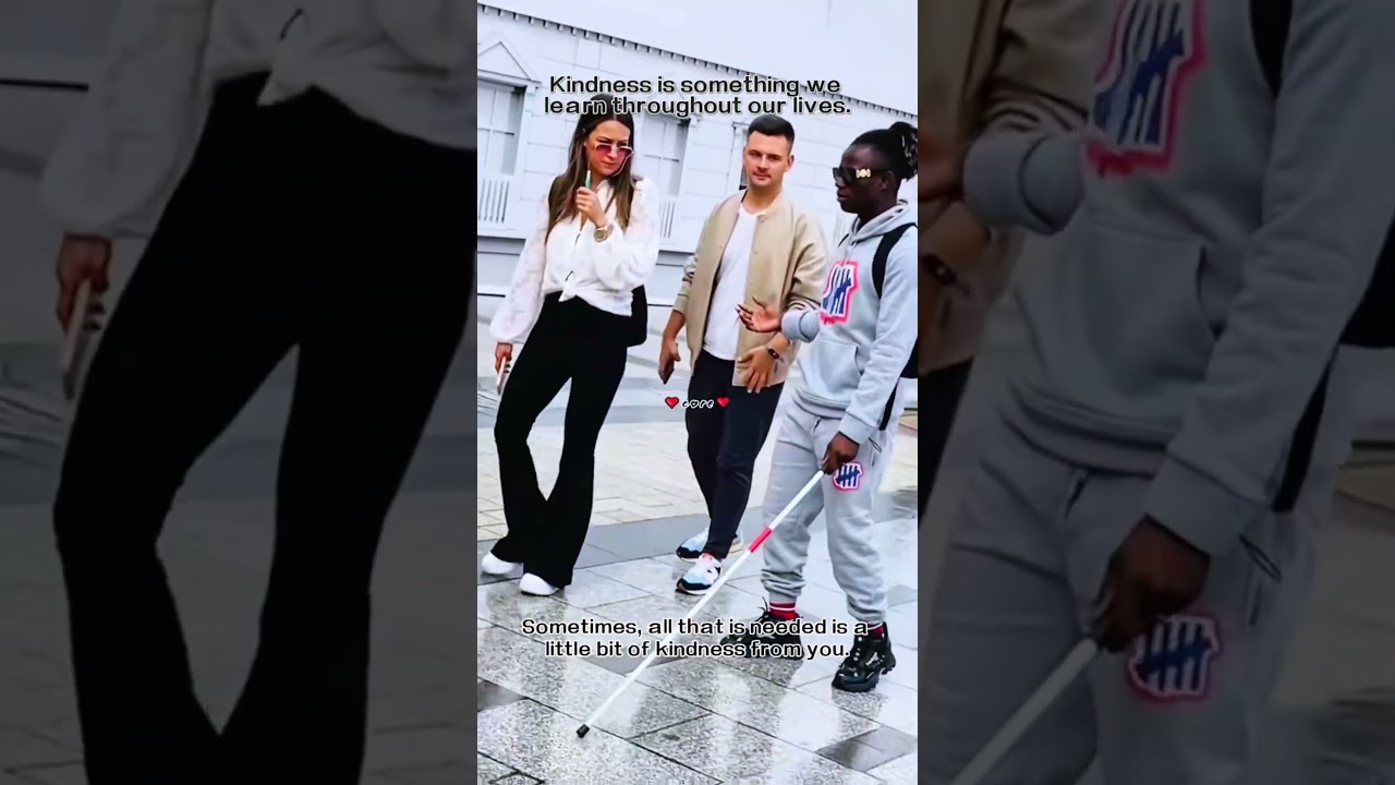 Social experimentr: kindness doesn'tneedtowait'#socialexperiment #touching #moving #blind#respecta