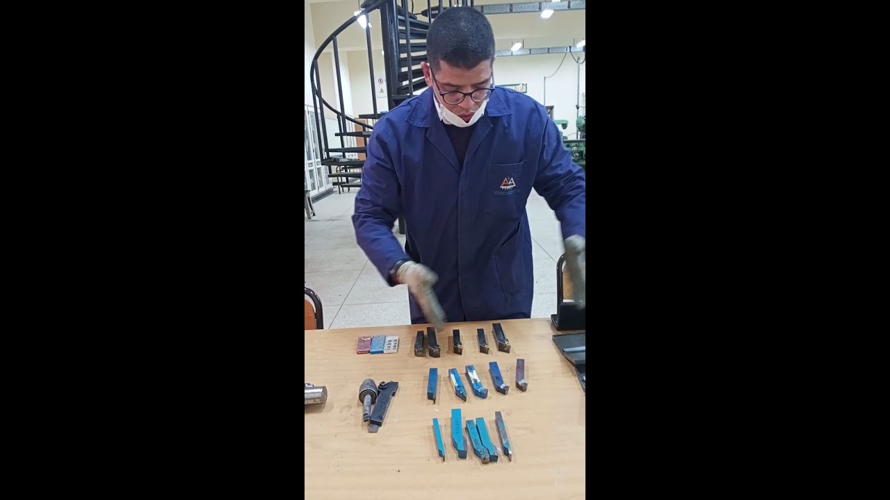 Présentation des outillages en tournage