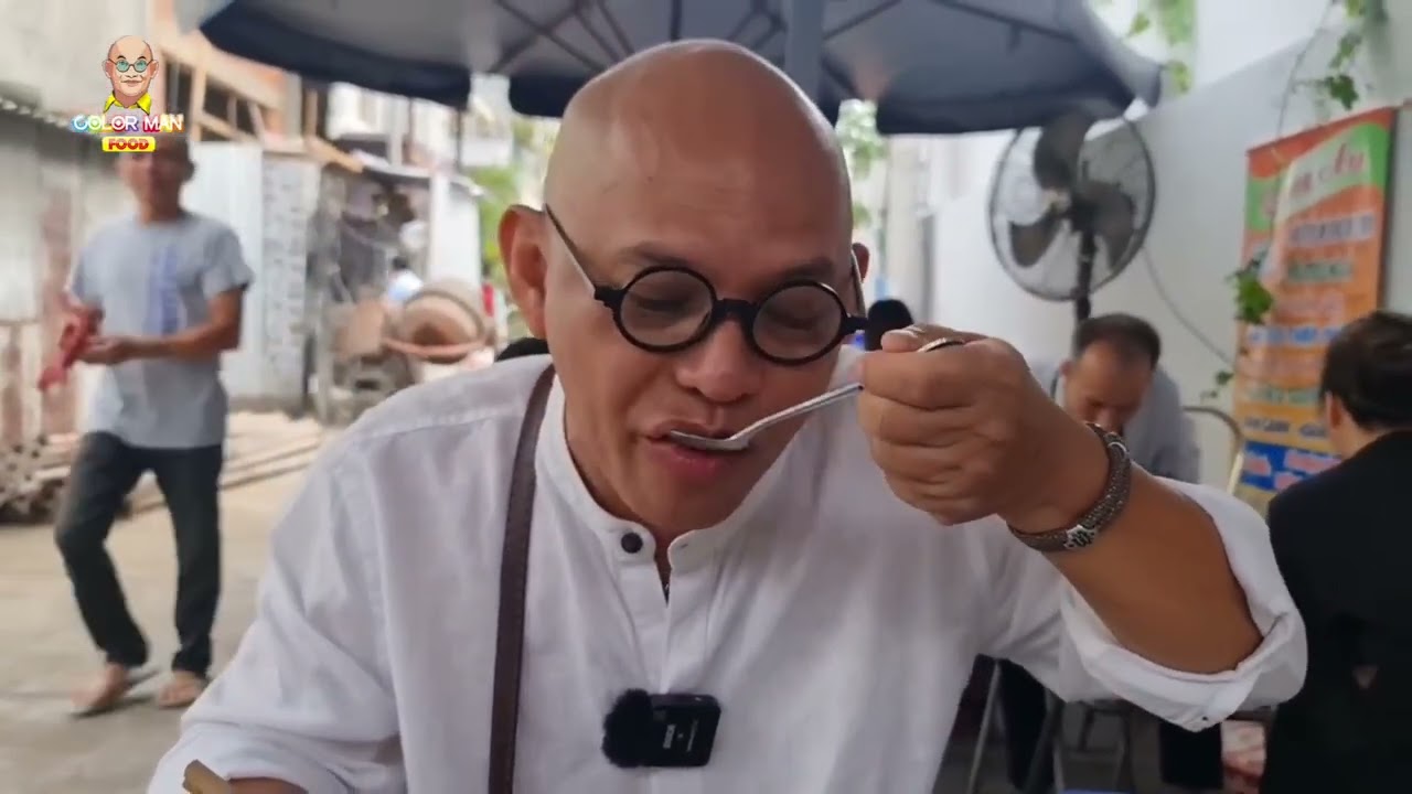Tiệm hủ tiếu mì HEO QUAY trứ danh khiến Color Man 