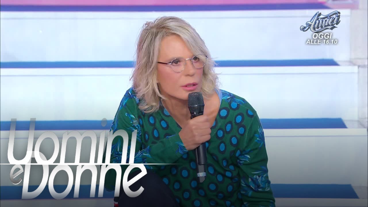 Uomini e Donne, Trono Over - Maria De Filippi commenta la situazione tra Elena e Maurizio