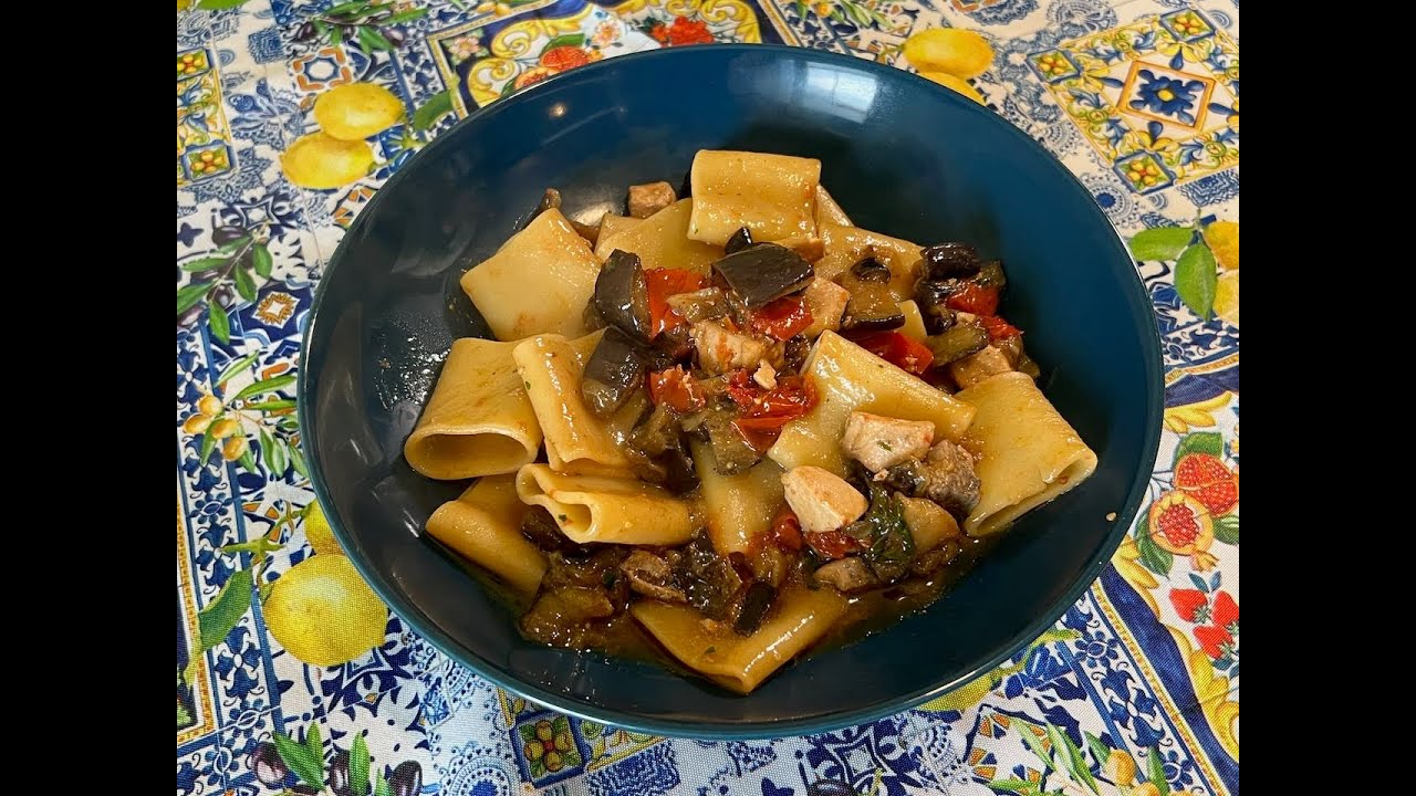 Makaron „Paccheri” z miecznikiem i bakłażanem