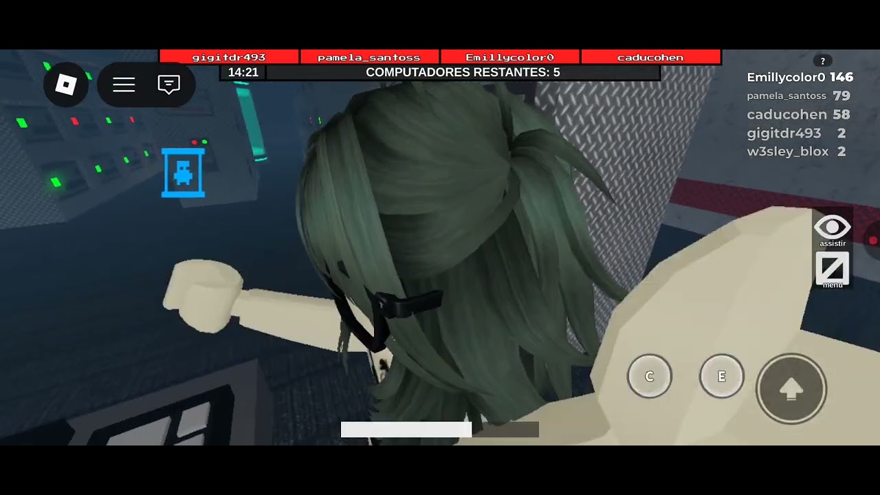 Jogando fera da marreta com Pâmela 👾