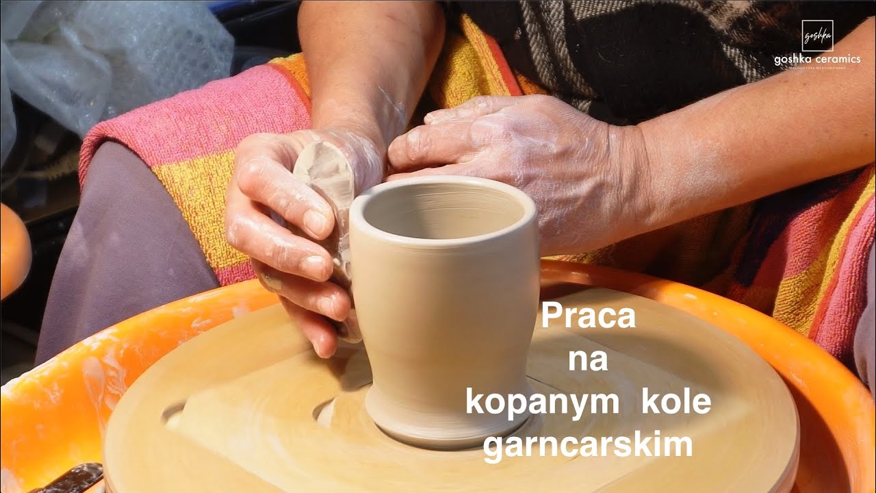 Warsztaty Ceramiczne - toczenie na kopanym kole garncarskim dla początkujących z komentarzem.