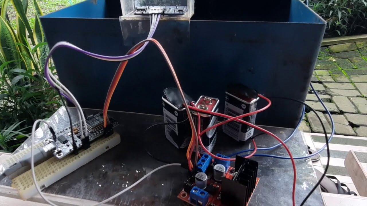 NodeMCU (ESP8266) - Sistem Buka Tutup Pintu Air Otomatis