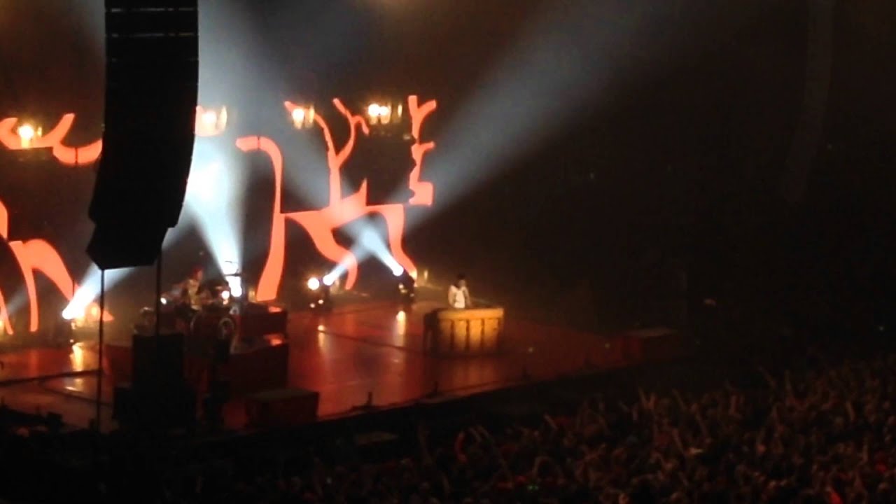 Tear In My Heart - Twenty One Pilots live in Ottawa, April 1, 2016