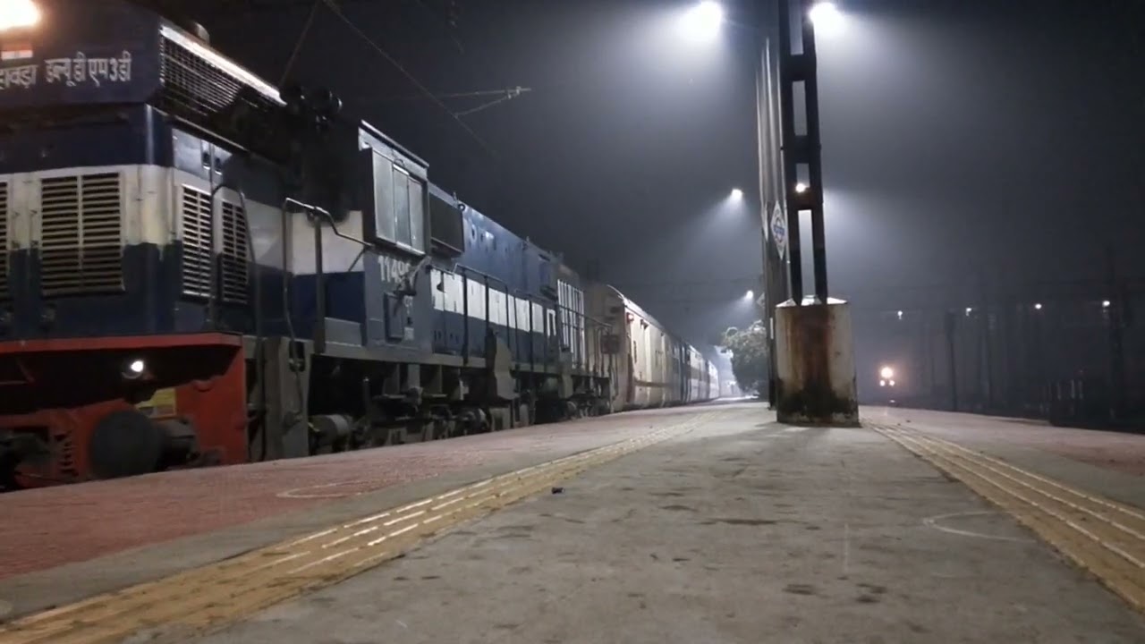 Howrah WDM 3D departs Bandel Jn with Hate Bazare Express | Howrah Burdwan Main | Winter railfanning