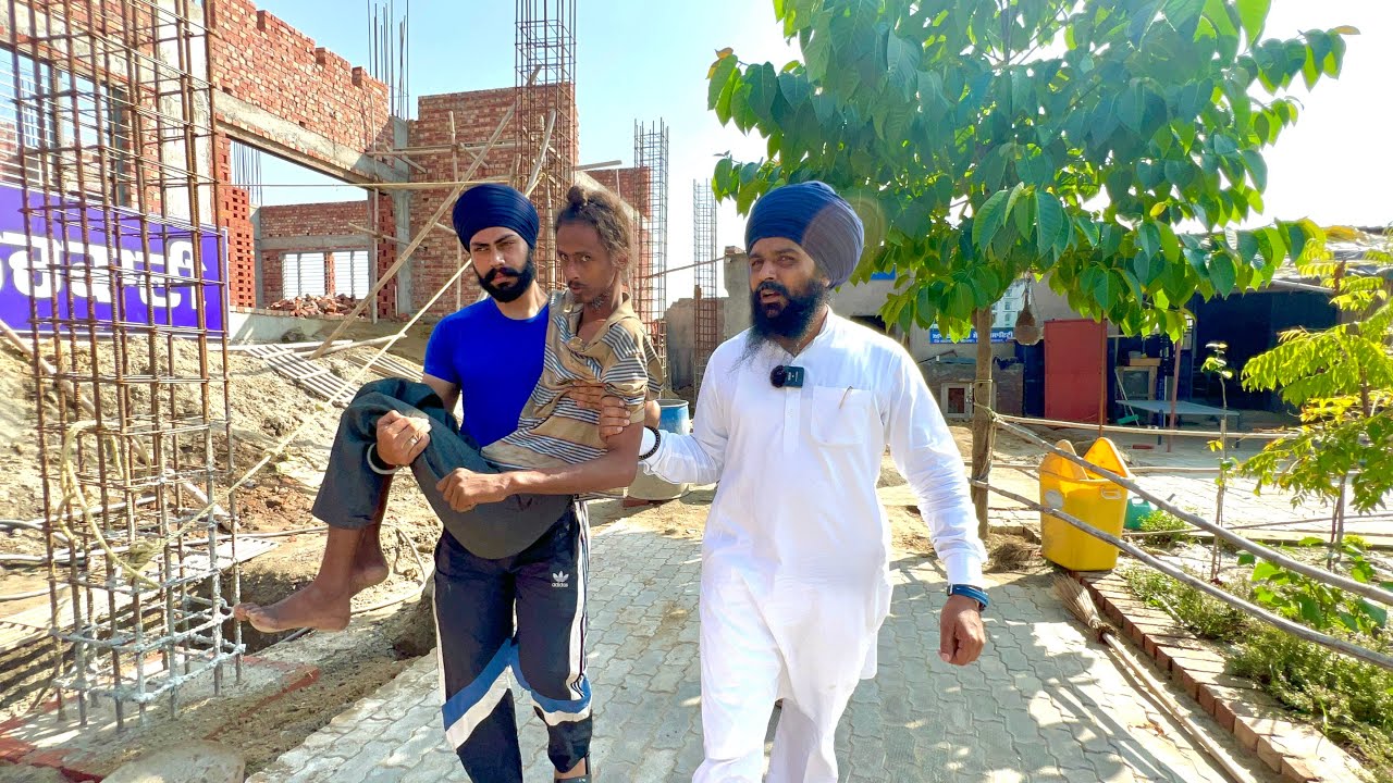 ਗਗਨ ਨਾਮ ਦਾ ਨੌਜਵਾਨ ਲੱਤ ਟੁੱਟੀ ਚ ਸੜਕਾਂ ਤੇ ਕੱਟ ਰਿਹਾ ਸੀ ਨਰਕ ਸਾਰੇ ਭੈਣ ਭਰਾ ਇਸ ਵੀਰ ਦਾ ਘਰ ਲੱਭ ਦੋ ਜੀ 🙏